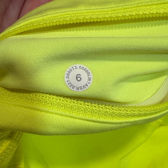 Lululemon Speed Up Short 2.5" EUC Size 6 - Picture 7 of 7